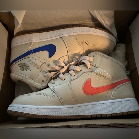 Jordan 1 Fleece Pearl White - Picture 2 of 2